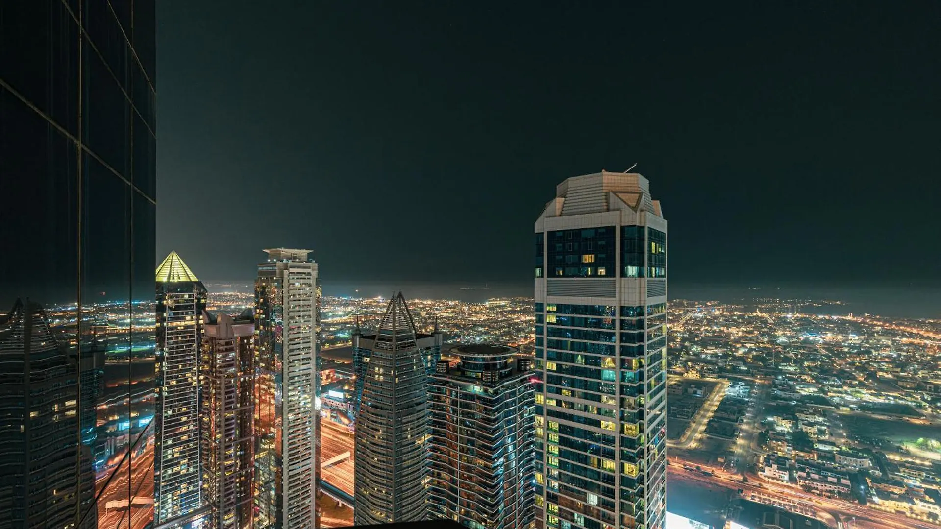 Smartstay At Paramount Tower - Sea And Downtown Views - Infinity Pool - Modern Luxury Residences Dubai
